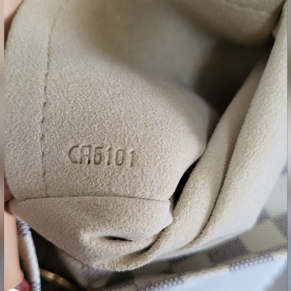 Louis Vuitton Artsy MM, Damier Azur, Like New Condition - Picture 15 of 16